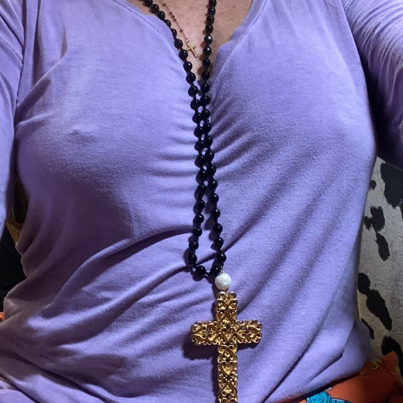 Gold and pearl cross with black onyx necklace - Picture 3 of 4